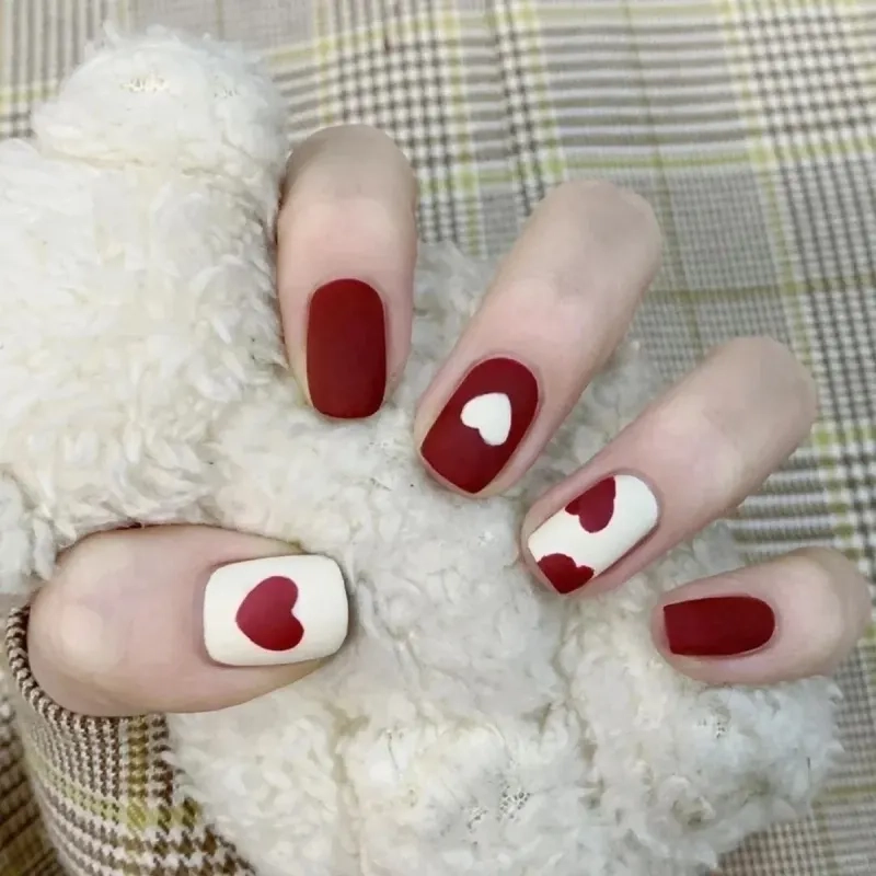 Nail trơn đơn giản nhưng cực kỳ hiệu quả để khoe vẻ đẹp tự nhiên của bạn