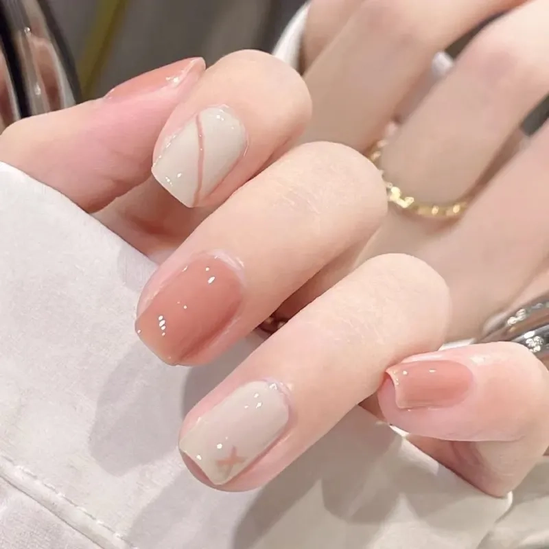 Để lại ấn tượng với các mẫu nail trơn siêu đơn giản nhưng tinh tế