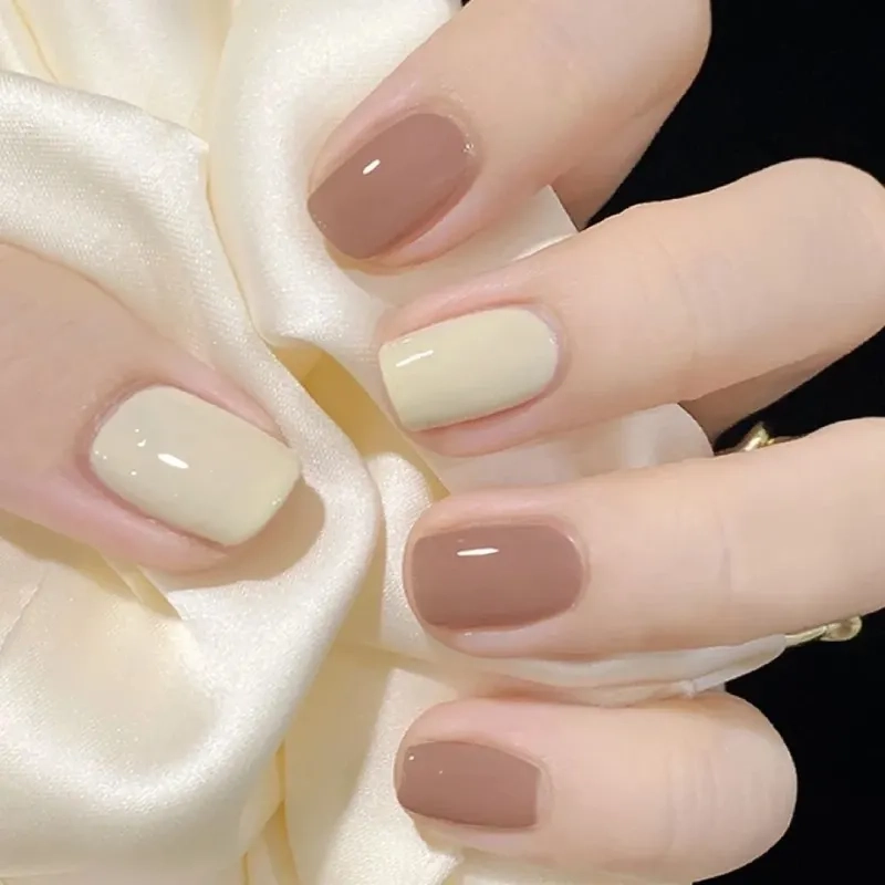 Những các mẫu nail trơn đẹp này chắc chắn sẽ khiến bạn phải lòng ngay