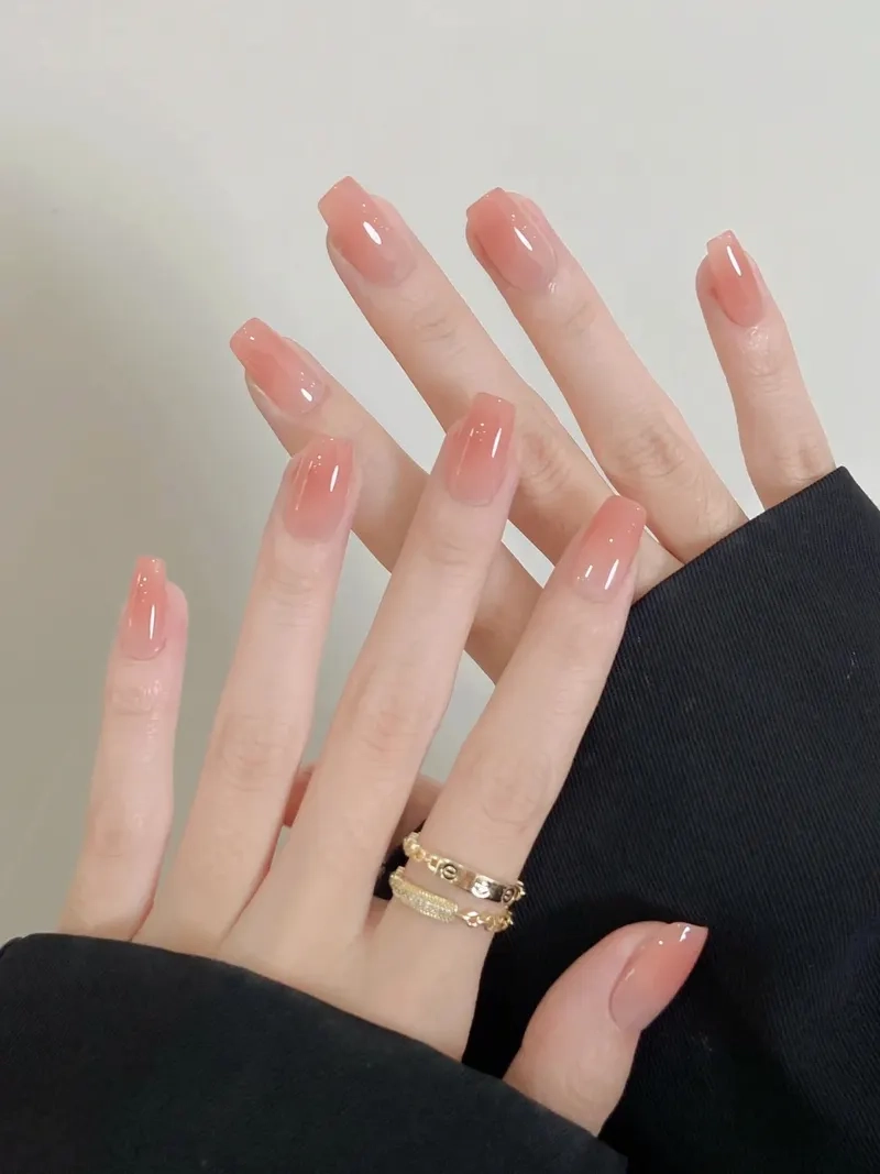 Để lại ấn tượng mạnh mẽ với móng tay trơn đẹp, đơn giản nhưng cuốn hút