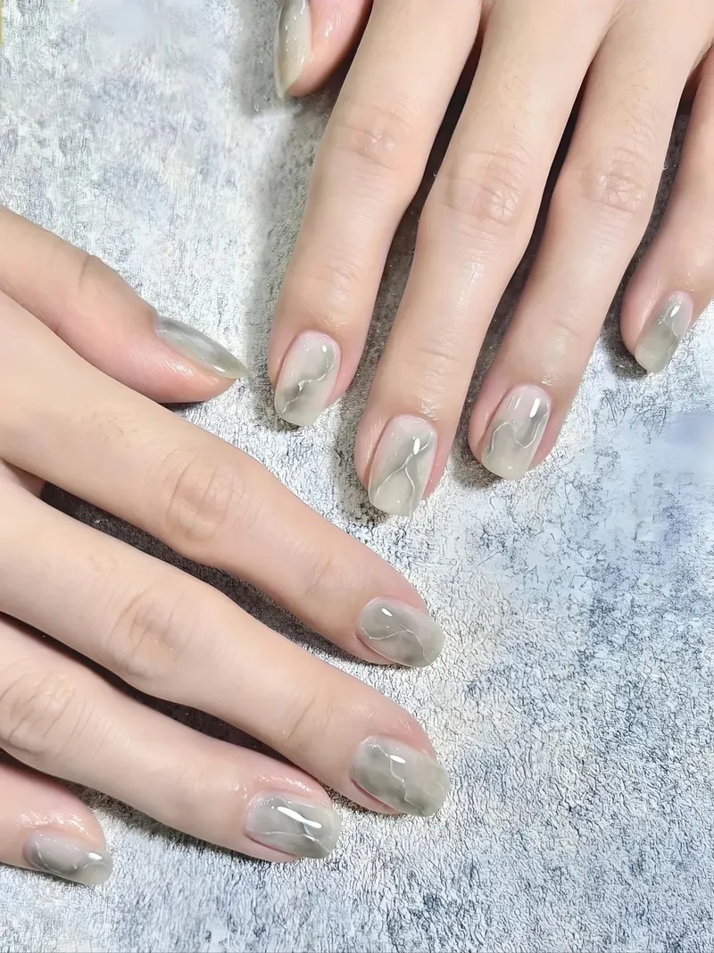 Nail vẽ vân đá giúp bạn có bộ móng đầy sáng tạo và nghệ thuật
