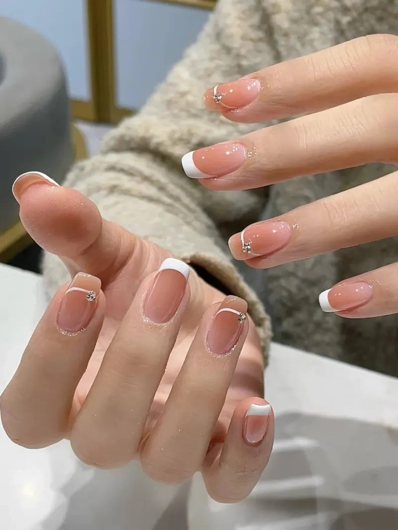 Khám phá các kiểu móng tay vuông đẹp đầy cá tính