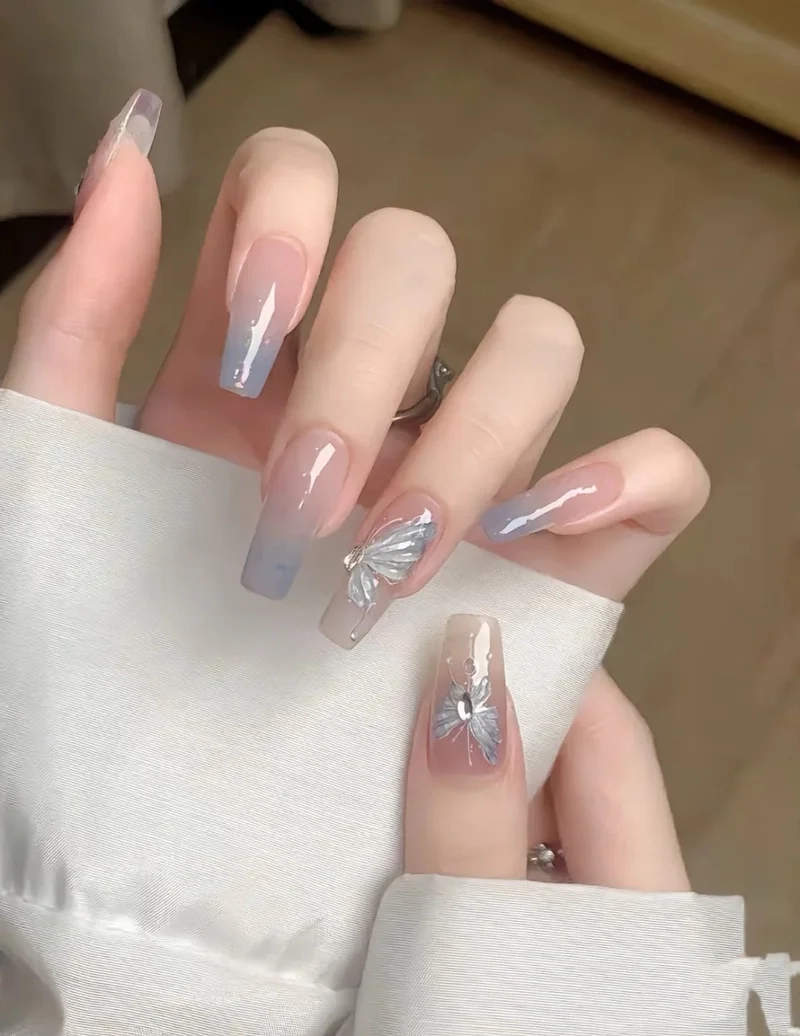 Nét cuốn hút từ móng tay đẹp màu xanh dương