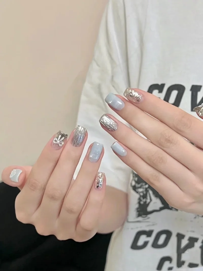 Gợi ý ngay mẫu móng màu xanh nước biển