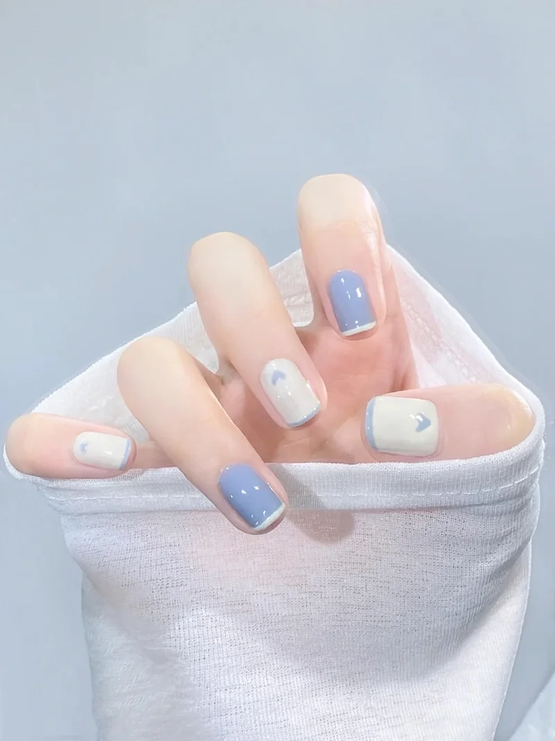 Mát mắt mùa hè với nail màu xanh da trời