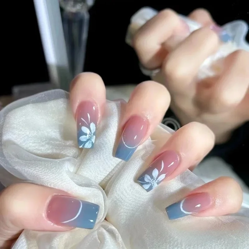 Khám phá loạt hot trend nail tone xanh dương