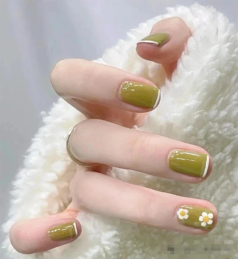 Trẻ trung và nổi bật với mẫu móng xanh lá pastel