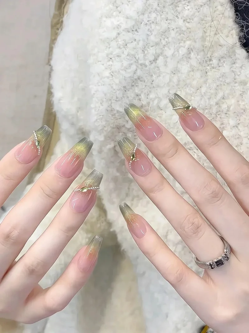 Đơn giản mà đẳng cấp với mẫu nail đẹp màu xanh lá