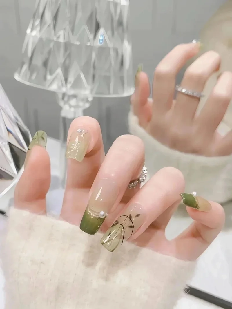 Biến hóa đa phong cách với nail xanh lá đẹp