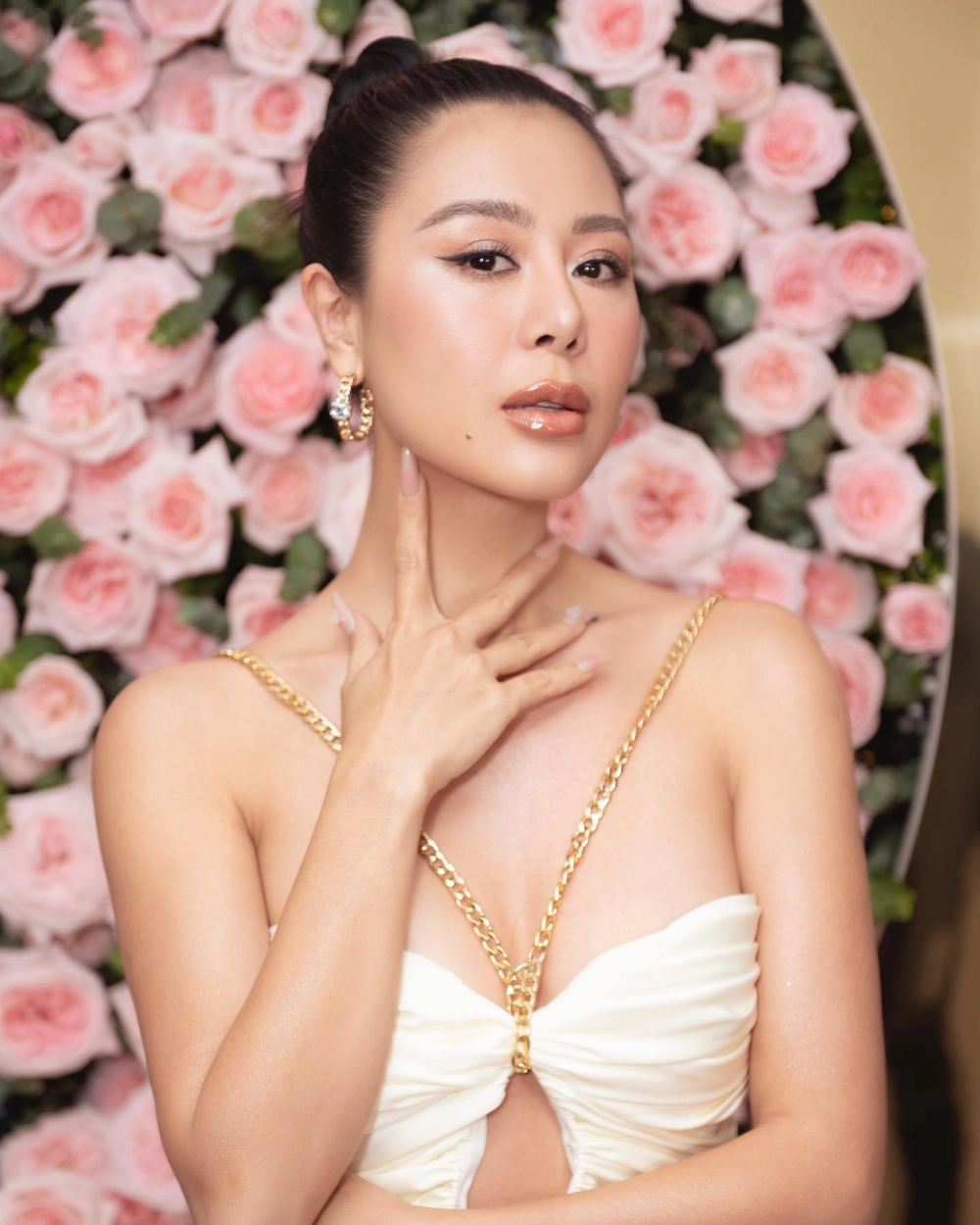 Nam Thư mới nhất đang gây chú ý với những dự án mới lạ và ấn tượng