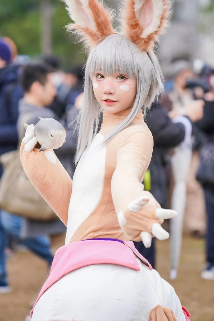 Made in Abyss Nanachi cosplay khiến fan thổn thức