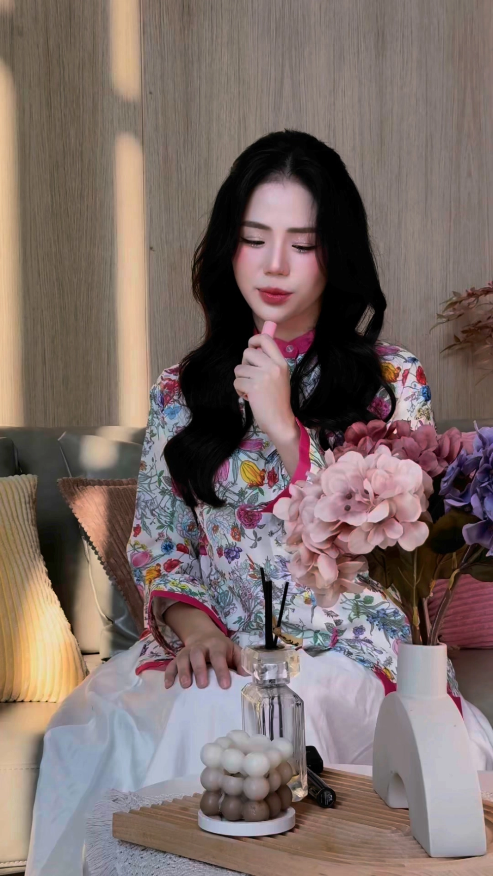 nguyễn hương ly instagram luôn cập nhật những hình ảnh và video hấp dẫn, thu hút sự chú ý từ fan