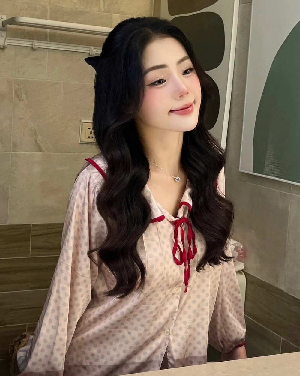 nguyễn hương ly profile giúp người hâm mộ hiểu rõ hơn về sự nghiệp và các dự án sắp tới của cô