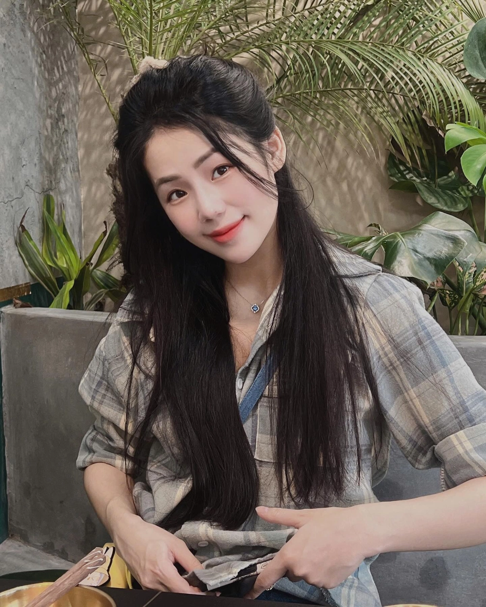 nguyễn thị hương ly sinh năm bao nhiêu là thông tin mà người hâm mộ luôn tò mò về tuổi thật của cô