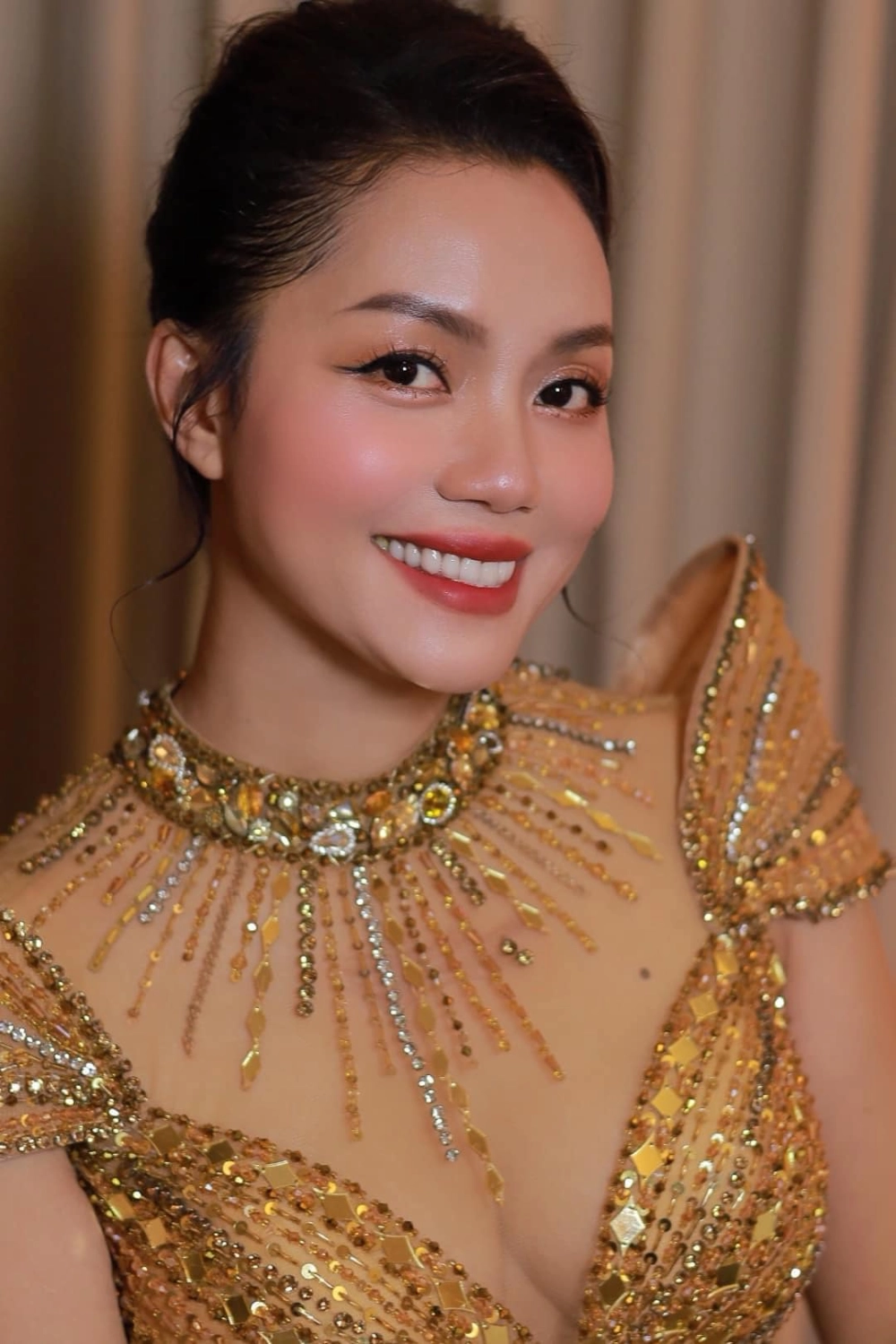 Nguyễn ngọc anh đêm huyền diệu là một ca khúc làm say đắm người nghe với giai điệu du dương