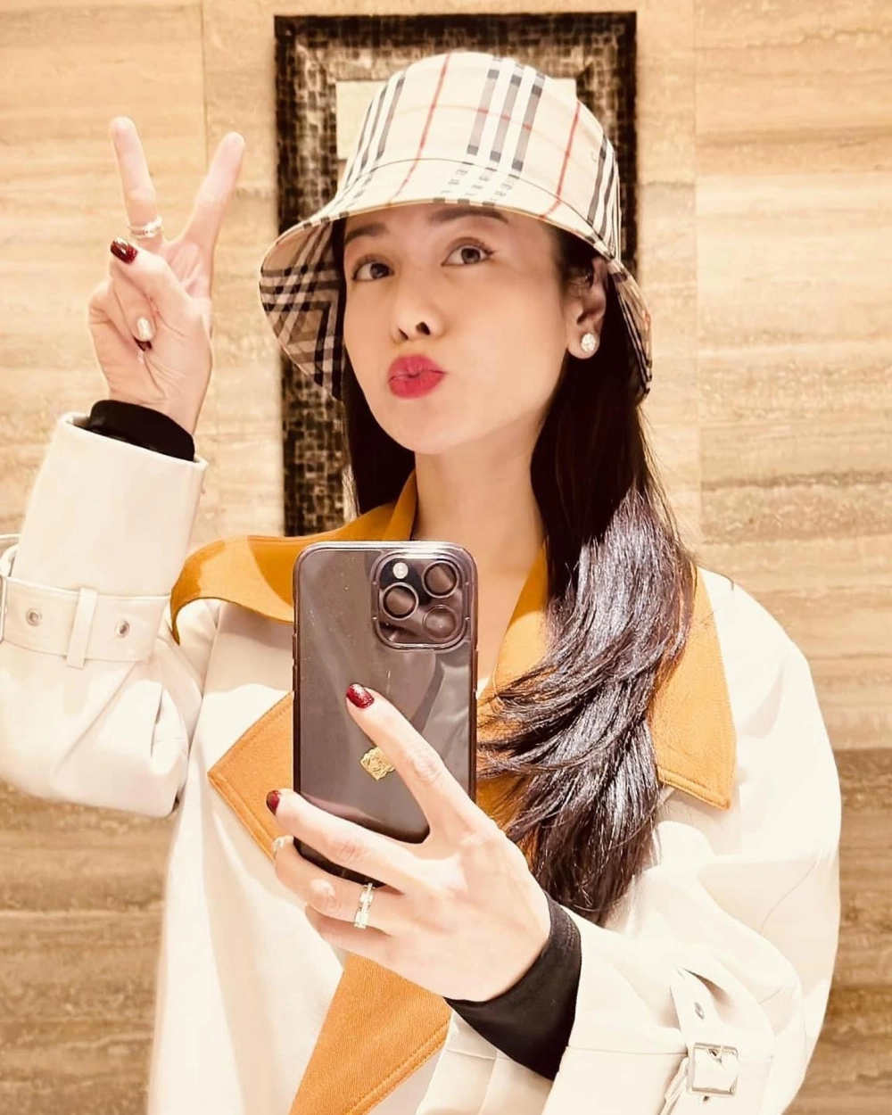 Thấm từng giai điệu trong bản hit Mưa Đã Tạnh Nhật Kim Anh