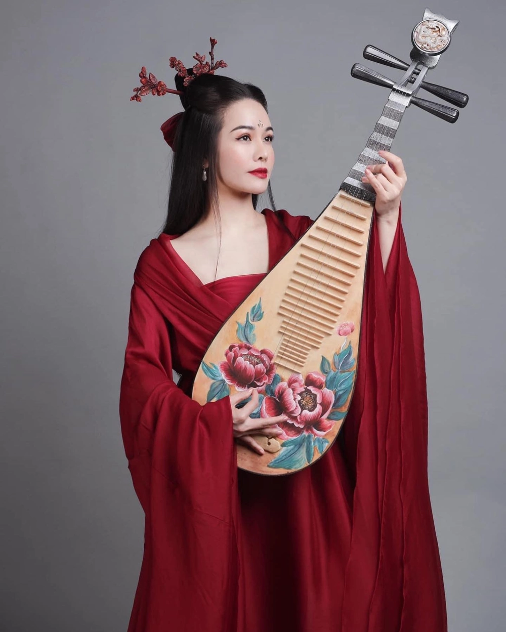 Rất nhiều fan thắc mắc Nhật Kim Anh bao nhiêu tuổi