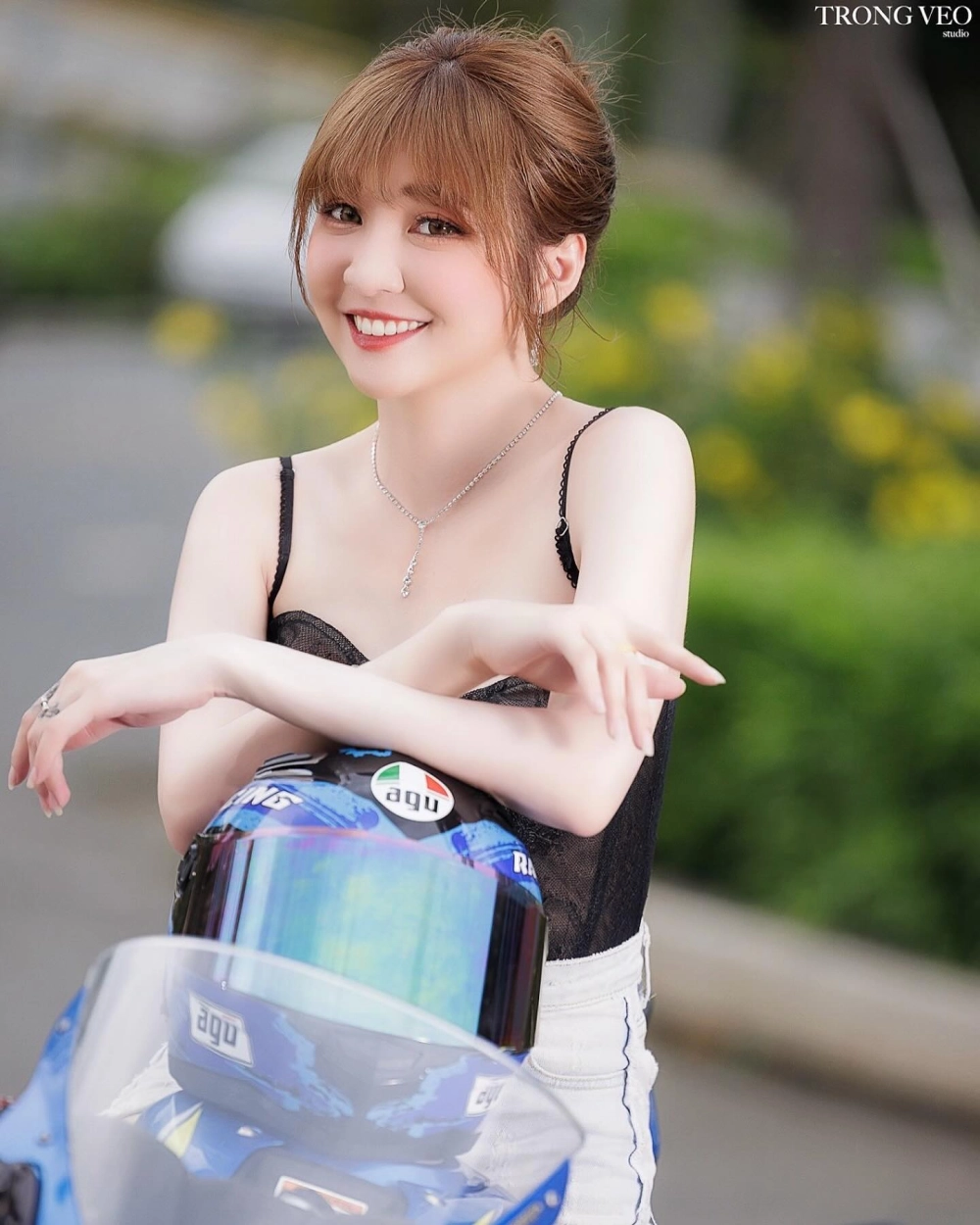 Đọc và cảm nhận lời bài hát đừng thức khuya nữa của như Hexi