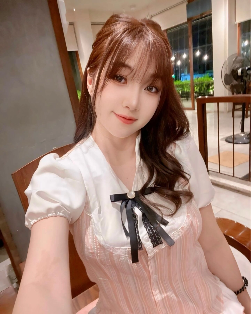 Trọn vẹn yêu thương qua lời bài hát có em đây như Hexi