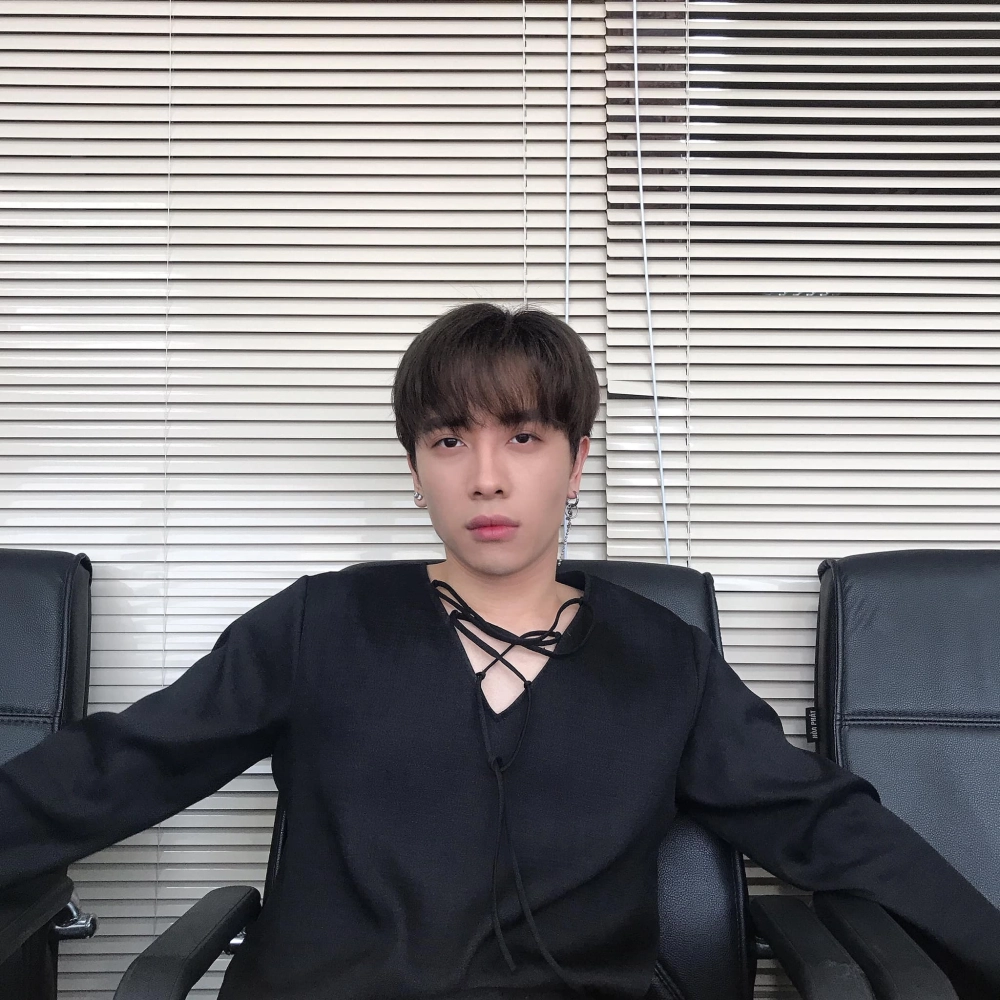 Nicky Việt Nam mang vẻ đẹp trai chuẩn idol khiến fan ngất ngây