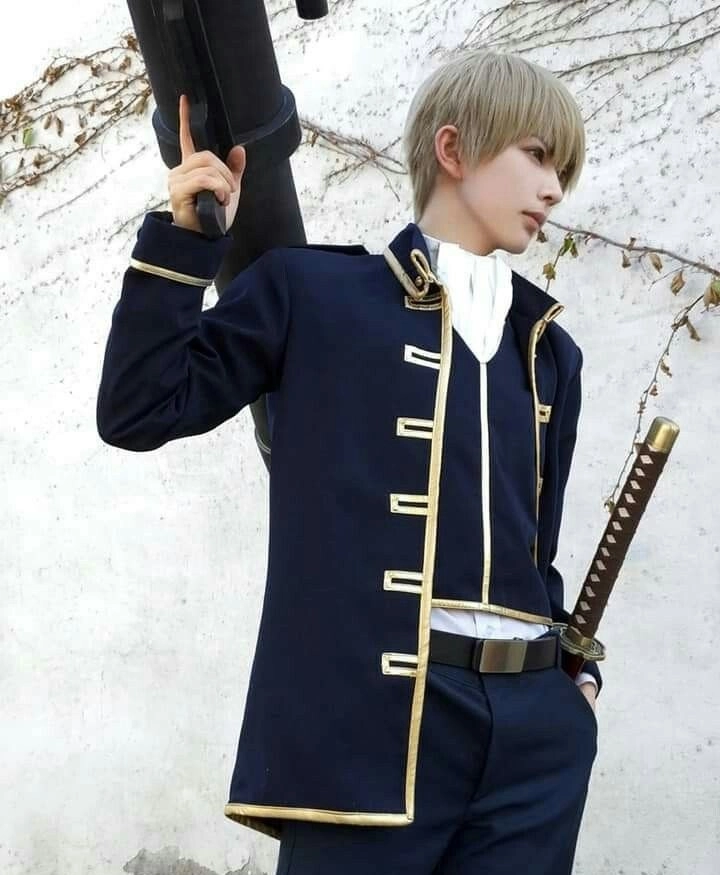 Okita cosplay tái hiện khí chất sát thủ lạnh lùng đầy mê hoặc
