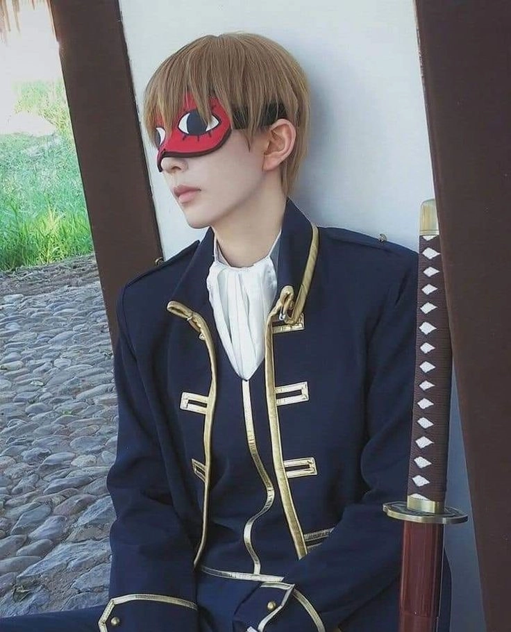 Okita Sougo cosplay mang đến hình tượng kiếm sĩ trẻ trung cực ngầu
