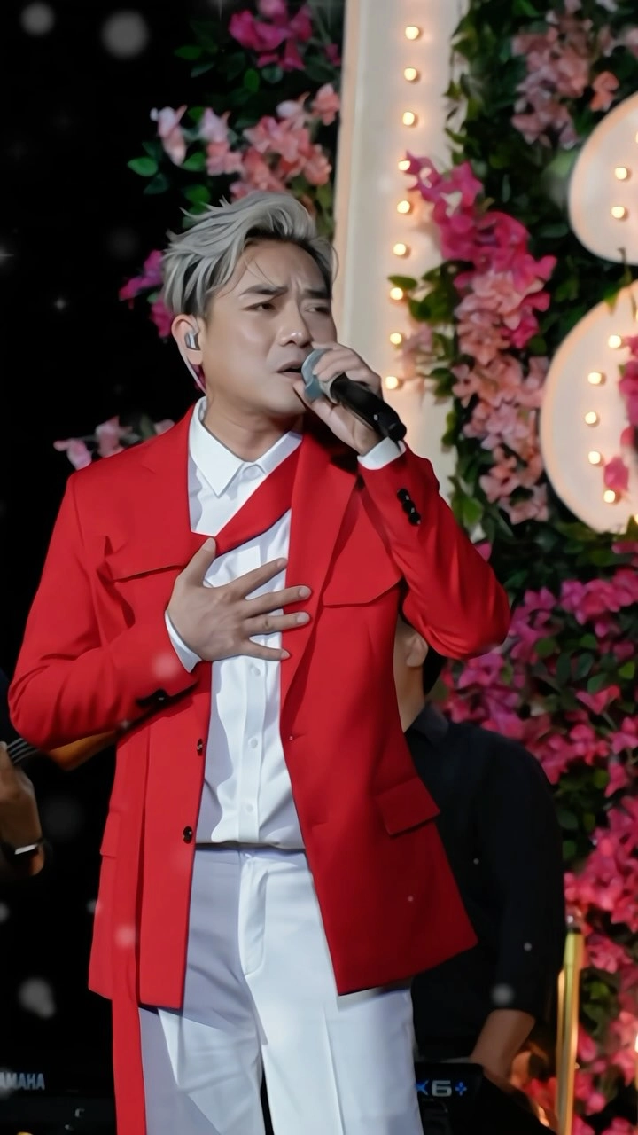 Cùng hát theo lời bài hát Phạm Khánh Hưng Lợi danh đầy cảm hứng