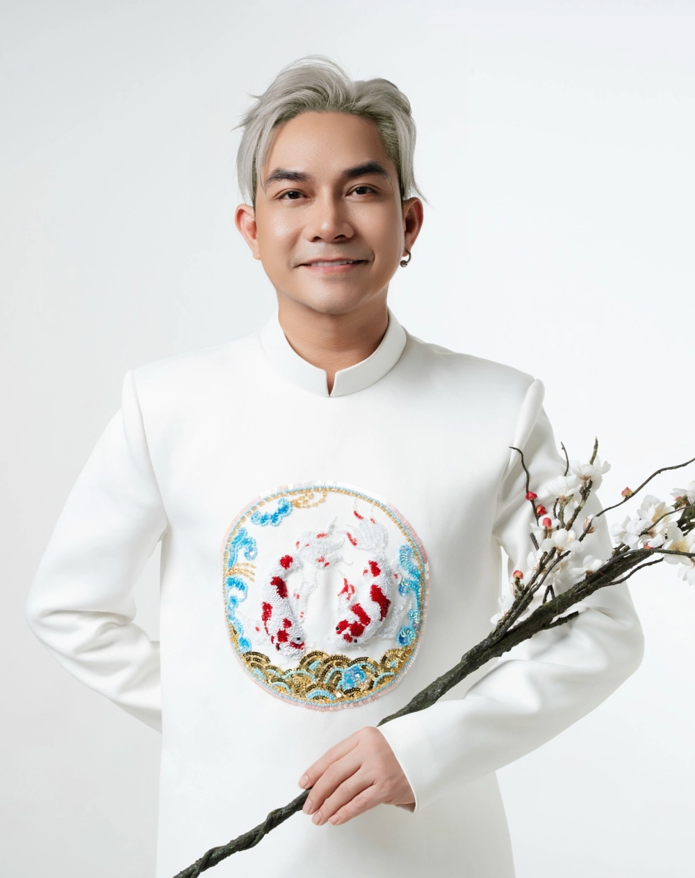 Thêm phần sống động với Phạm Khánh Hưng Lợi danh trong các buổi tụ tập