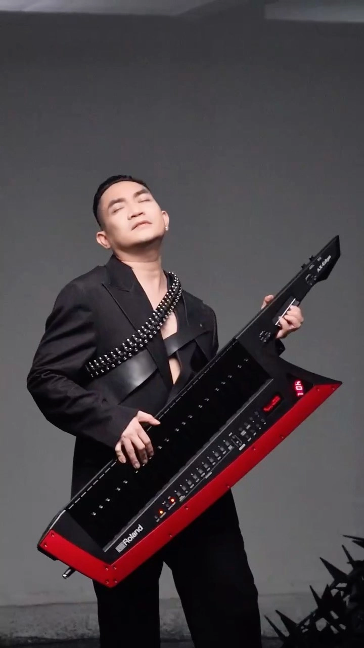 Chọn bài hát yêu thích từ karaoke Phạm Khánh Hưng để hát cùng bạn bè