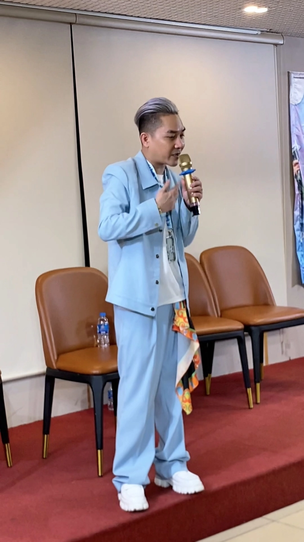 Lắng nghe Phạm Khánh Hưng Biết làm sao để quên em trong những khoảnh khắc nhẹ nhàng