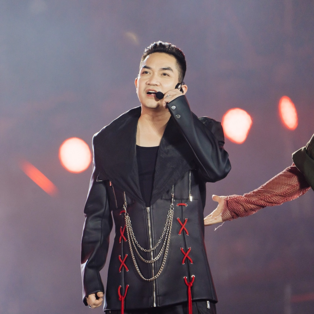 Hát thử ngay bài karaoke Vì sao thế Phạm Khánh Hưng với bạn bè