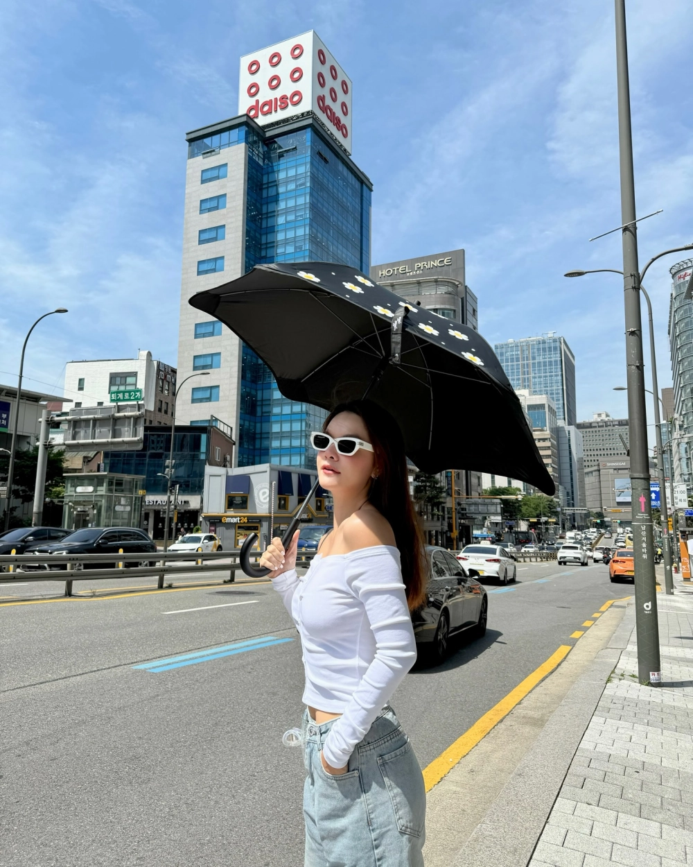 Lắng nghe nhạc Phạm Quỳnh Anh với giai điệu nhẹ nhàng và lời ca sâu lắng