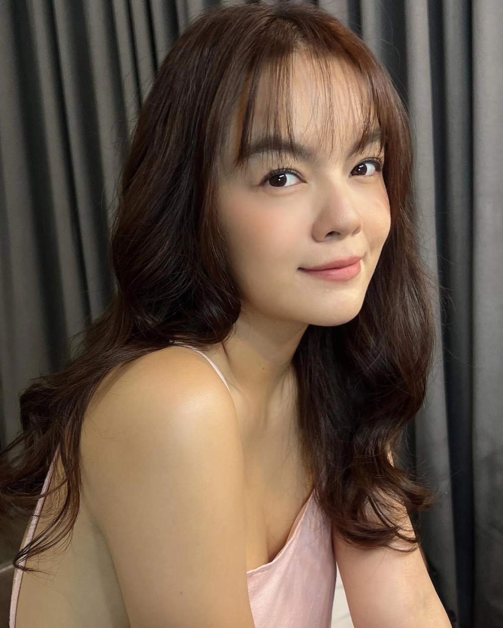 Người Đứng Sau Hạnh Phúc Phạm Quỳnh Anh mang đến câu chuyện tình yêu đầy xúc cảm