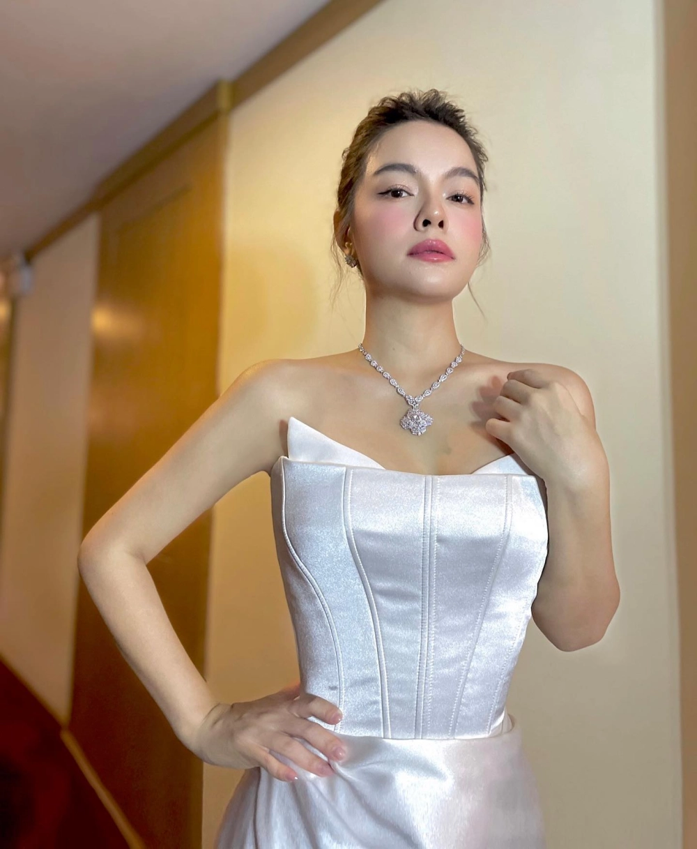 Khám phá tiểu sử ca sĩ Phạm Quỳnh Anh để biết thêm về sự nghiệp của cô