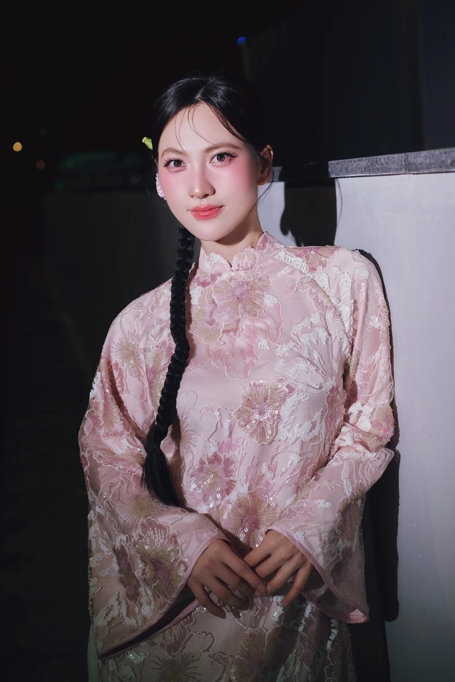 Không chỉ là diễn viên, Phương Anh Đào còn thể hiện tài năng ca hát của mình