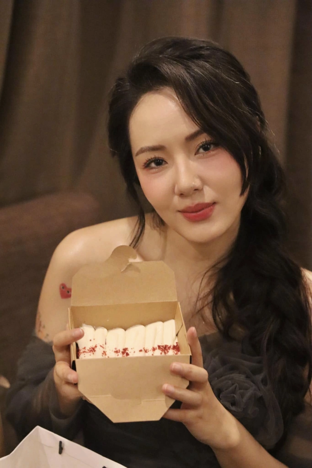 Theo dõi Phương Linh Instagram để cập nhật những hình ảnh và hoạt động mới nhất