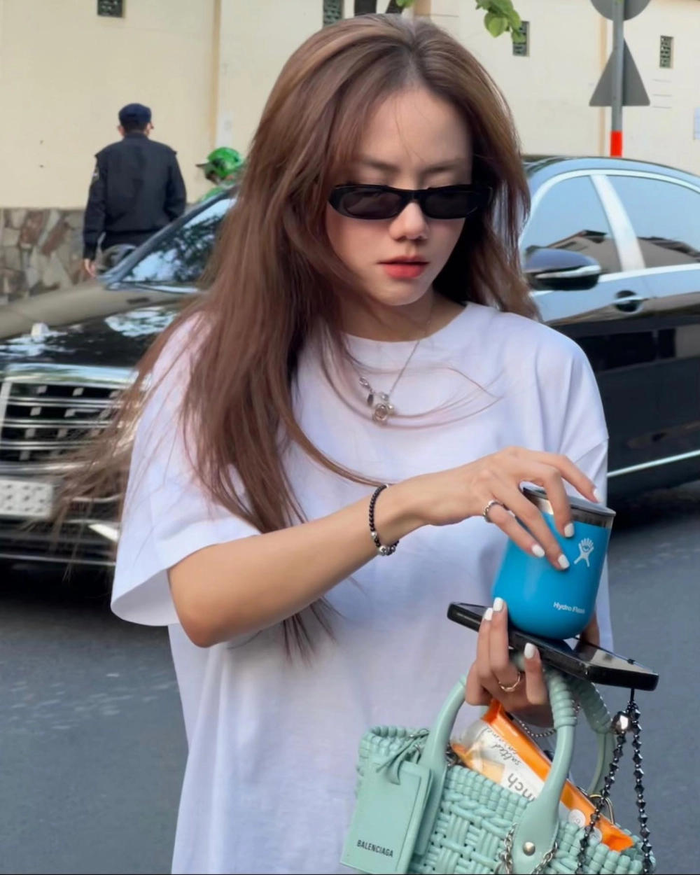 Phương ly ca sĩ nổi bật với những ca khúc đầy cảm xúc và dễ đi vào lòng người