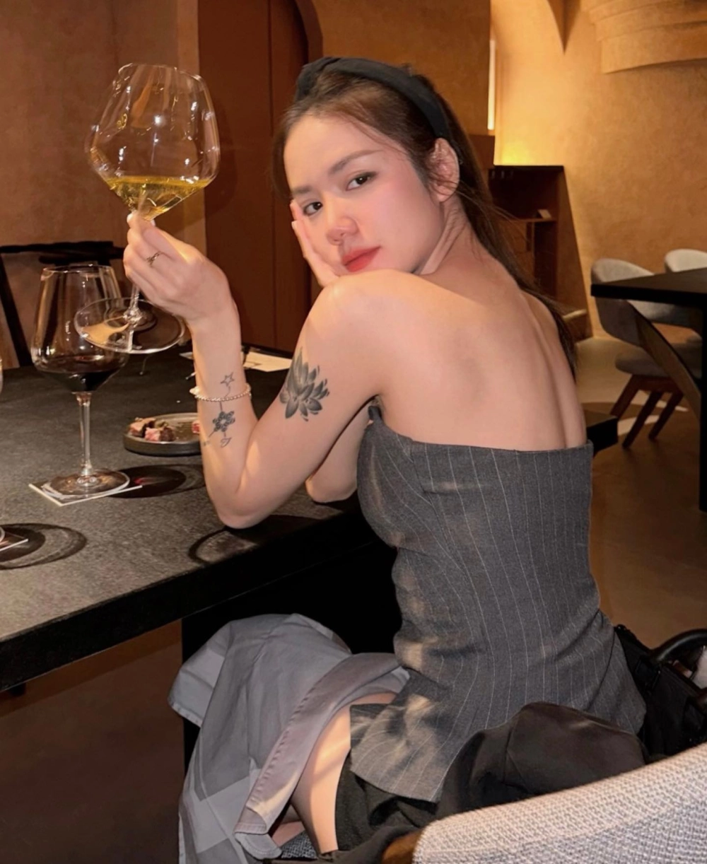 Tìm hiểu lời bài hát phương ly anh là ai và cảm nhận sự lãng mạn trong âm nhạc