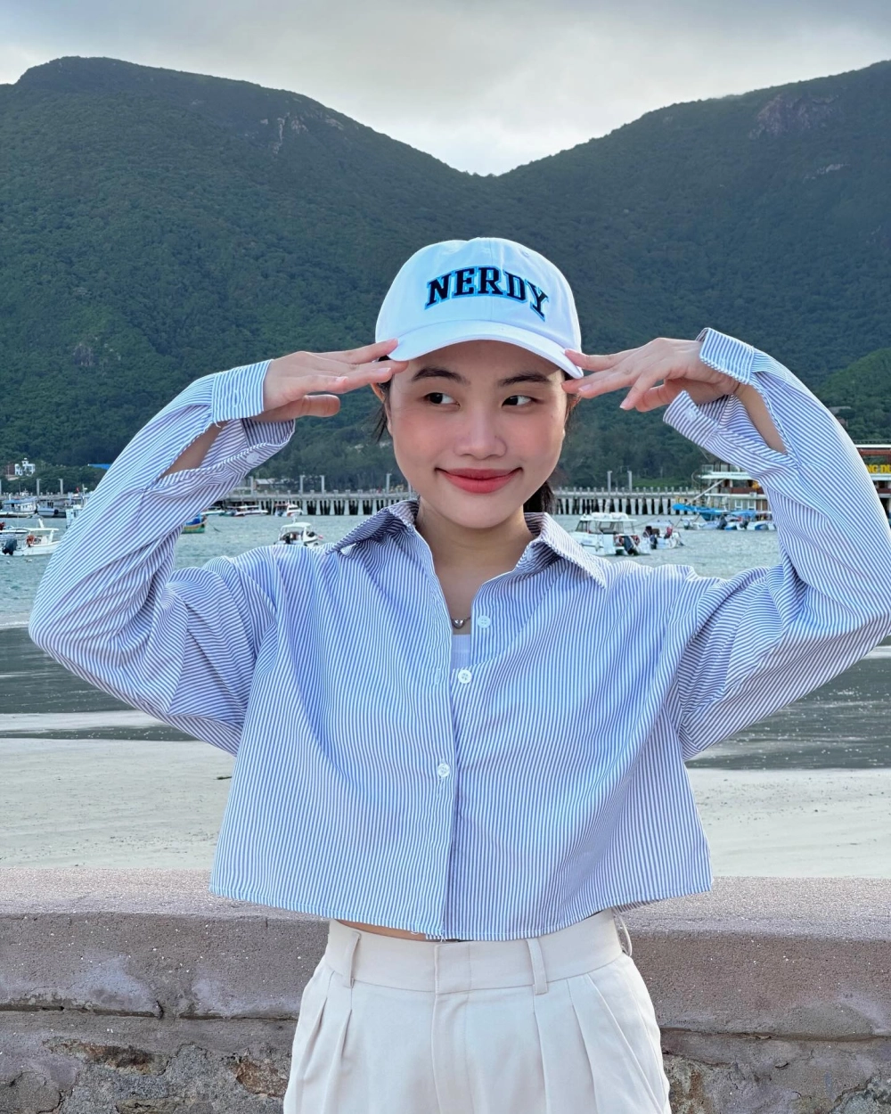 Ca khúc Hai Đứa Trẻ Phương Mỹ Chi kể về những xúc cảm ngây thơ và bình dị.