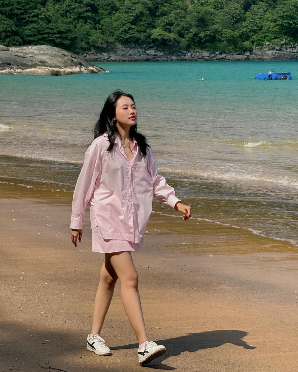 Tìm lời bài hát Phương Mỹ Chi Vũ Trụ Có Anh đầy lãng mạn và nhẹ nhàng.