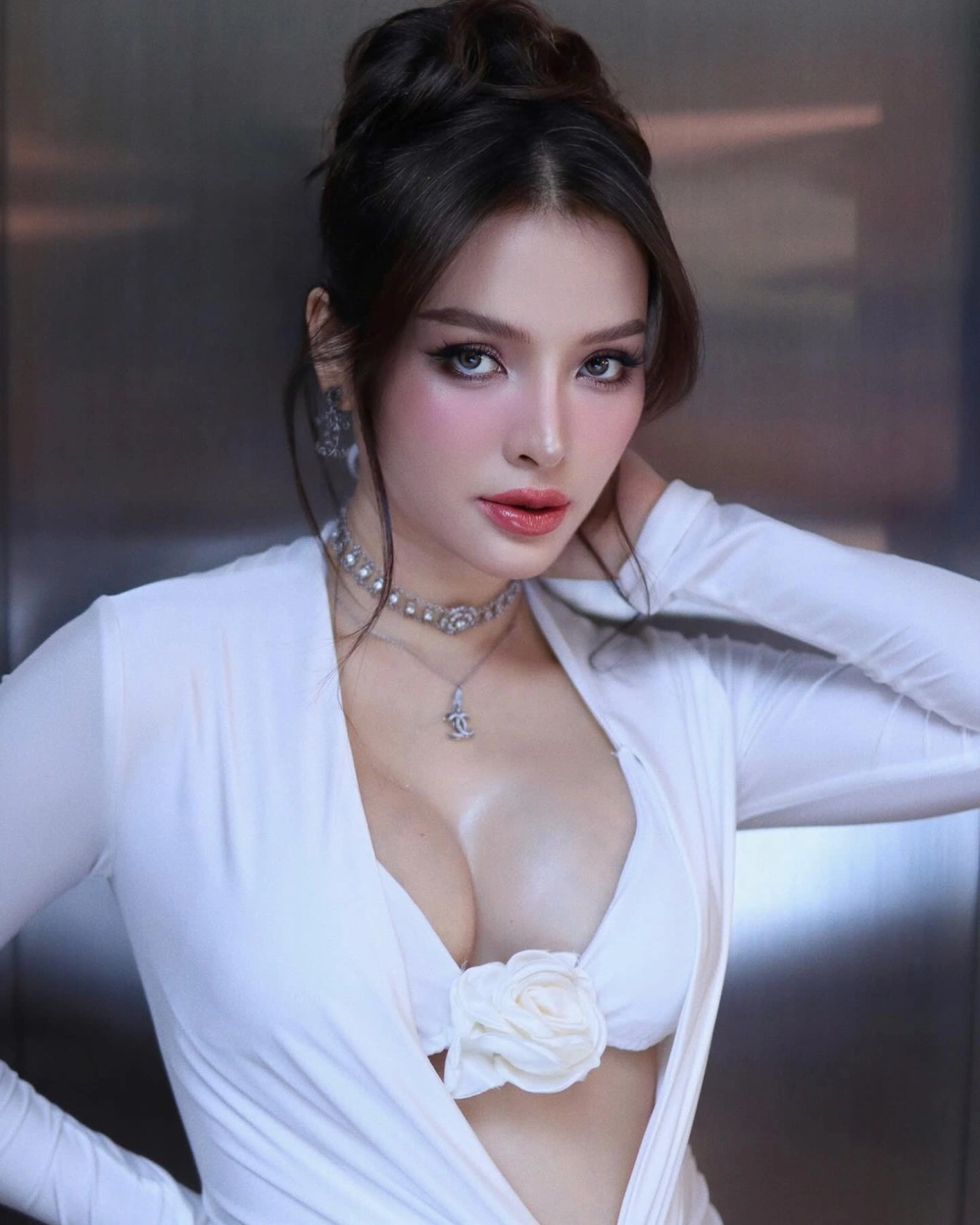 Phương Trinh Jolie sinh con thứ 3 chưa có thông tin