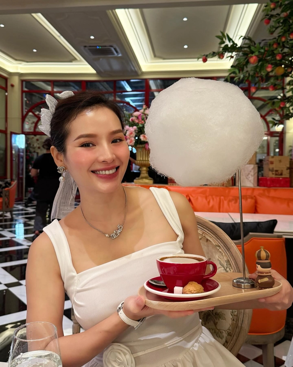 Phương Trinh Jolie hát tiếng Anh mượt mà trong vài ca khúc