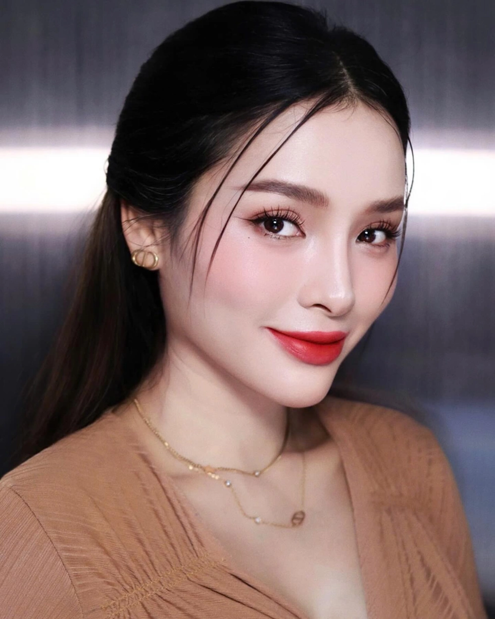 Phương Trinh Jolie official kênh YouTube chia sẻ đời thường