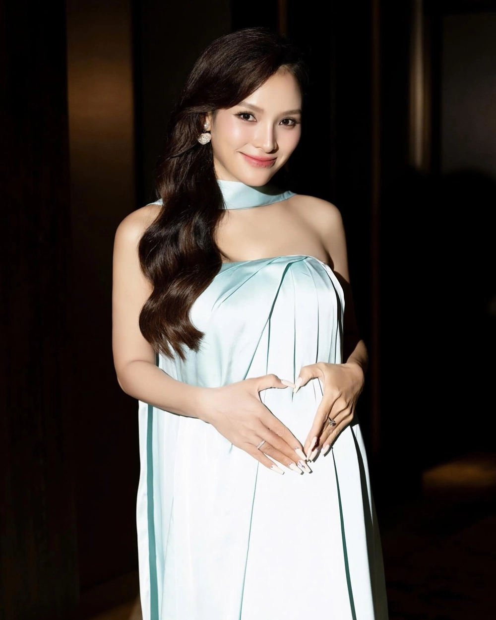 Phương Trinh Jolie 2020 cưới Lý Bình và sinh con đầu lòng