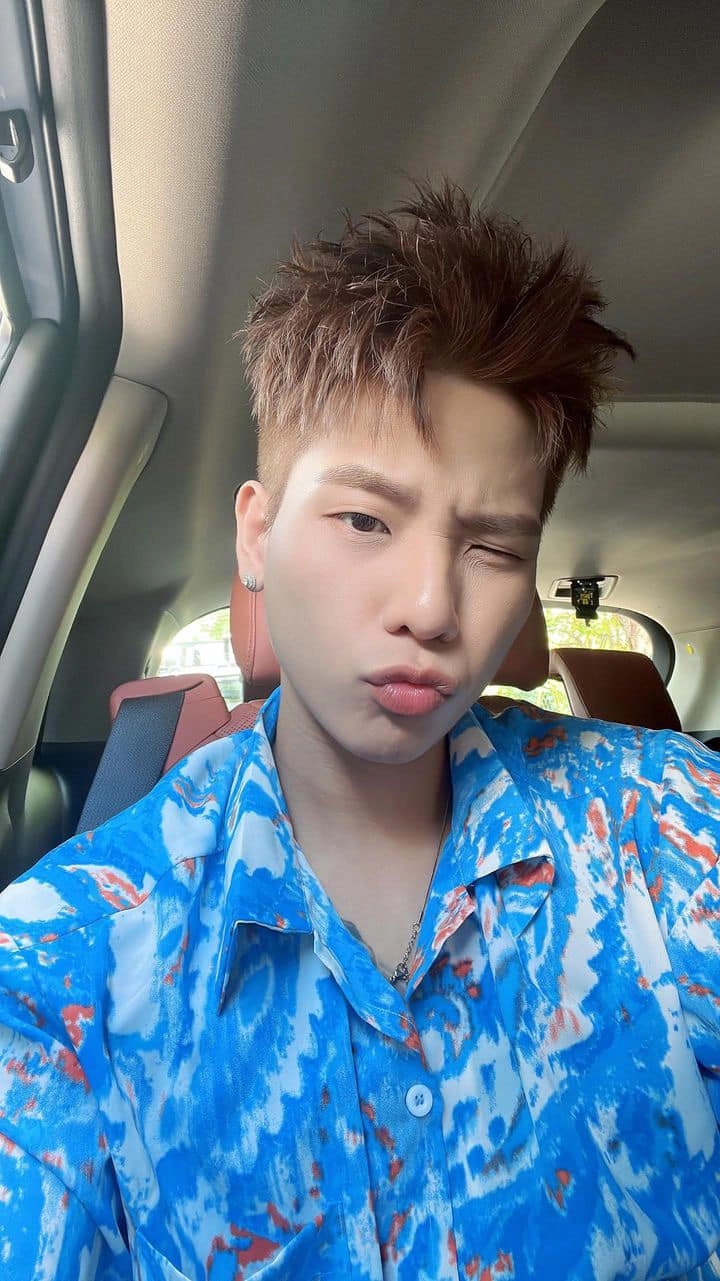 Khám phá ca khúc Đừng Ai Nhắc Về Cô Ấy Quân AP và thông điệp mà bài hát mang lại.