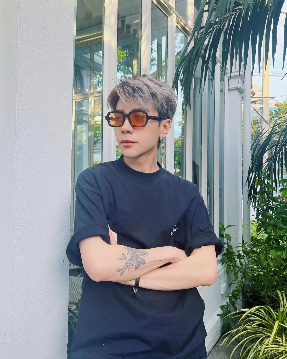 Lắng nghe bài hát Ngày Trong Xanh Quang Hùng Masterd và thả mình vào không gian âm nhạc tuyệt vời