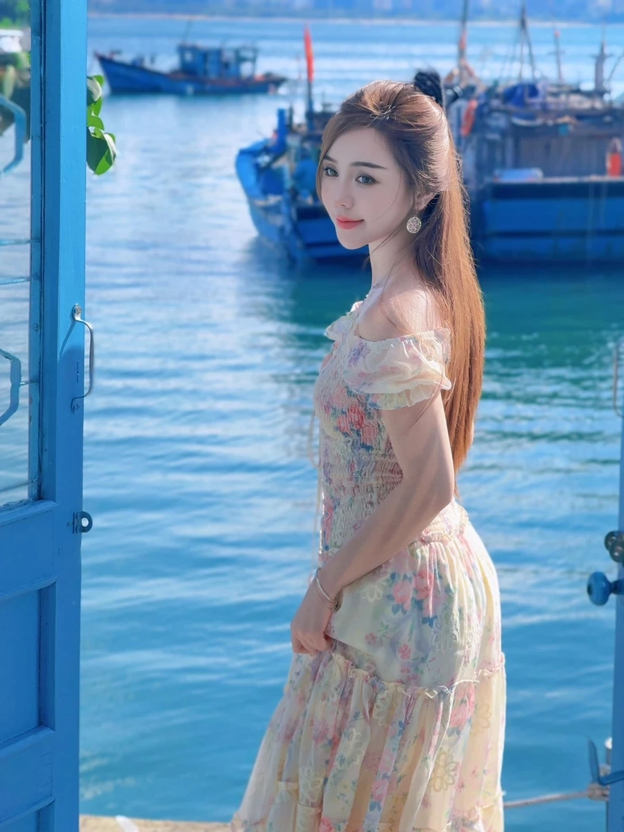 Quỳnh Kool Đừng Bắt Em Phải Quên vai Ngọc đáng yêu