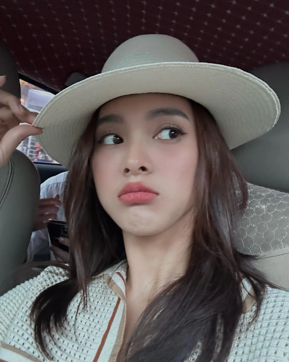 Quỳnh Lương mặt mộc vẫn xinh đẹp tự nhiên