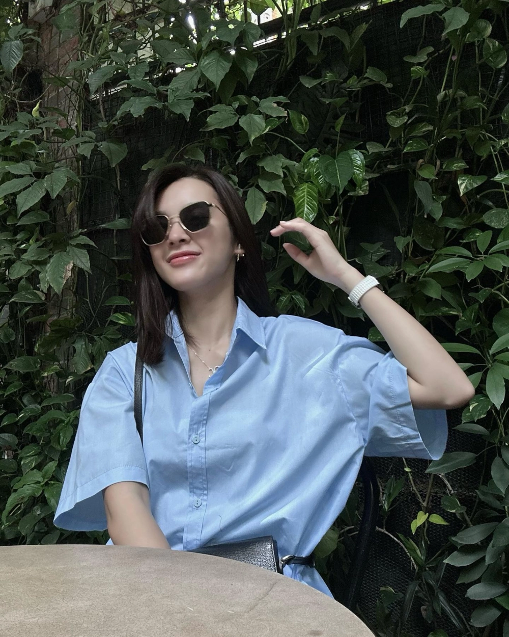 Quỳnh Lương livestream giao lưu fan thân thiện