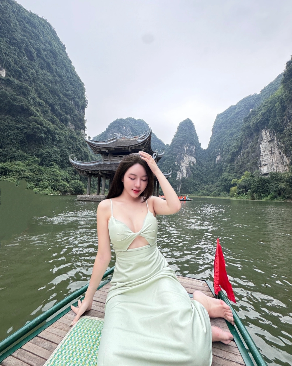 Quỳnh Trang hát bolero ngọt như thiên thần